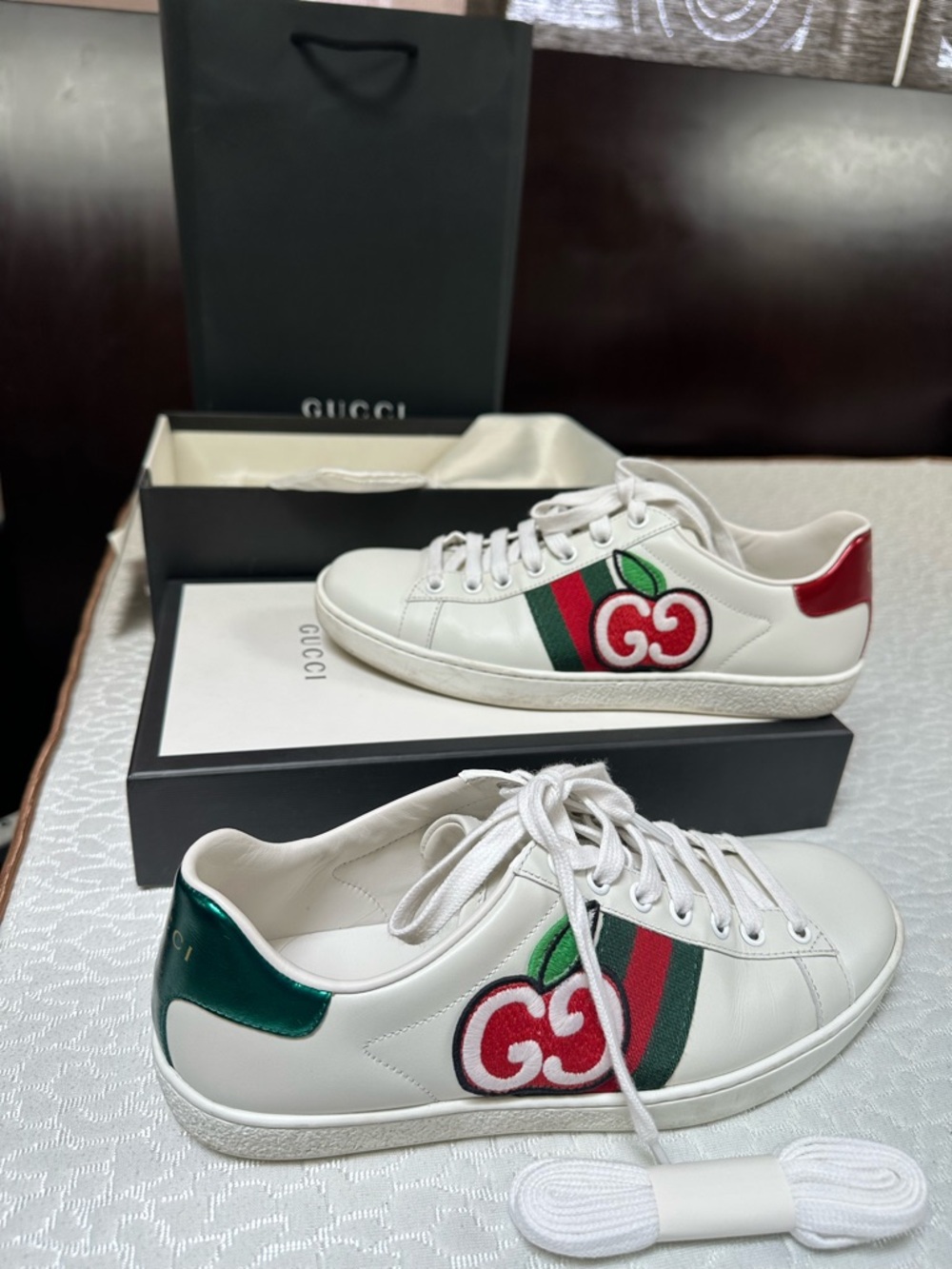 Gucci White Leather Ace Sneakers with Red & Green Apple Motif - Picture 4 of 7